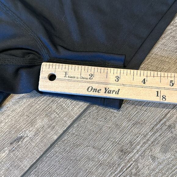 Bundle of 3 Under Armour Women's Terry Sweatshirt, Sports Bra, Shorty Shorts Med - Picture 4 of 16